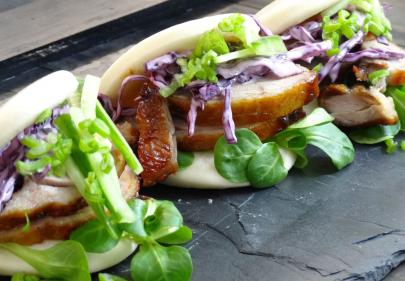 Bao de Pato Con Salsa Hoisin