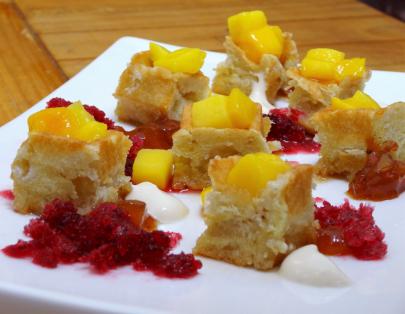 Gofre con Chutney de Mango y Granita de Flor de jamaica