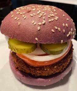     Pan de hamburguesa de Arandanos y Zanahoria, Precortado. 70 gr-10,5 cm