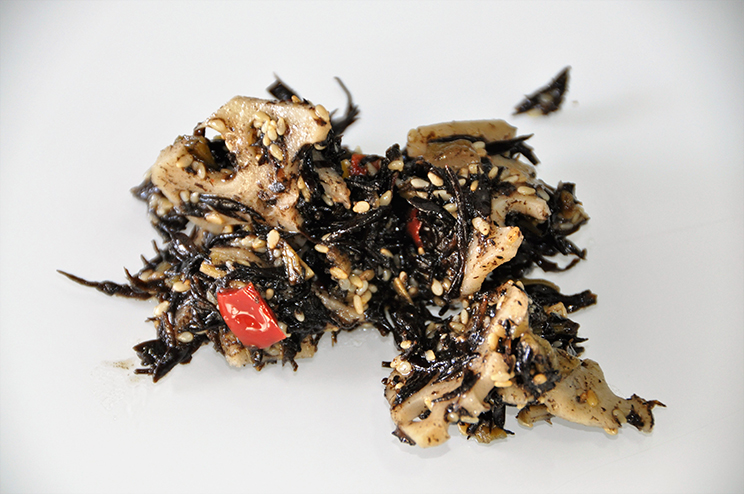 Ensalada Alga Hijiki (ensalada de Alga y Raiz de Loto)